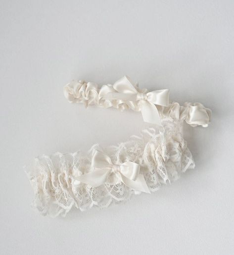 Wedding Garter Toss, Ivory Wedding Ideas, Garters For Wedding, Custom Wedding Garter, Lace Wedding Garter Set, Garters Wedding, Ivory Wedding Dresses, Bride Garter, Wedding Garter Blue