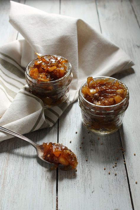 Caramelized Onion and Apple Jam {Pedantic Foodie} Pear Chutney Recipe, Savory Jam, Picnic Invitations, Apple Chutney, Apple Jelly, Apple Jam, Onion Jam, Bacon Jam, Chutney Recipe