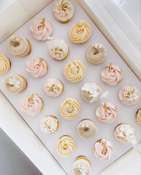 Beautiful & delicious cupcakes✨ Perfect for weddings & bridal showers 😍😍 Cupcakes by @onlysweetco Bridal Shower Muffins, Bridal Shower Mini Cupcakes Ideas, Mini Boho Cupcakes, Elegant Mini Cupcakes, Bridal Shower Cupcake Flavors, Bridal Shower Cupcake Ideas Classy, Decorated Mini Cupcakes, Bridal Shower Mini Cupcakes, Boho Bridal Shower Cupcakes