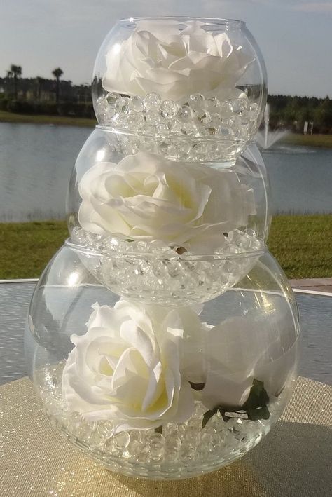 Rose Centerpieces Wedding, Unique Wedding Centerpieces, Beautiful Wedding Centerpiece, Expensive Flowers, Simple Wedding Centerpieces, White Roses Wedding, Unique Wedding Flowers, Wedding Floral Centerpieces, Wedding Centerpieces Diy