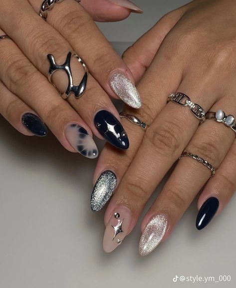 Blue Black Silver Nails, Silver Cat Eye Nails, Silver Cat Eye, Blue And Silver Nails, Eye Nail Art, Cat Ideas, Grunge Nails, Casual Nails, Blue Nail