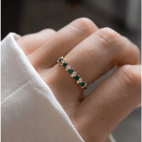 Emerald Ring Ideas, Emerald Wedding Band Stack, Dainty Emerald Ring, Emerald Stacking Ring, Emerald Ring Stack, Emerald Green Wedding Band, Emerald Gold Jewelry, Emerald Ring Band, Gold And Emerald Ring