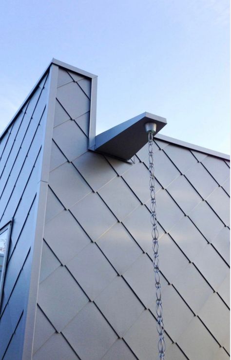 Flat Roof Drainage System, Modern Rain Chains, Sawtooth Roof, Flat Roof House Designs, Water Drainage System, Roof Drain, Water Architecture, Flat Roof House, System Architecture