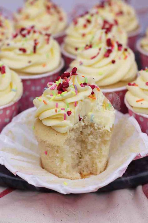 Vegan Vanilla Cupcakes! - Jane's Patisserie Cupcakes Simple, Vegan Cupcake Recipes, Dairy Free Cupcakes, Vegan Vanilla Cupcakes, Patisserie Vegan, Janes Patisserie, Starbucks Secret, Vegan Cupcakes, Vegan Bakery