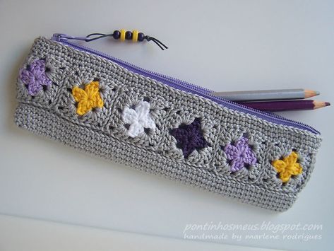 Square Pencil Case, Crochet Pencil Case, Crochet Pencil, Crochet Christmas Ornaments Free, Crochet Case, Granny Square Bag, Crochet Pouch, Crochet Bags Purses, Unique Crochet