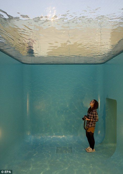 Leandro Erlich's Swimming Pool creates the illusion visitors are underwater Surreal Room, Water Projection, Japan Museum, Water Room, Swimming Pool Art, Inside Pool, Nautical Aesthetic, Monumental Architecture, Pool Art