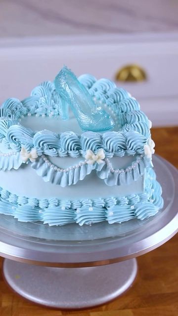 Disney 18th Birthday Cake, Cinderella 18th Birthday Party, Simple Cinderella Cake, Cinderella Birthday Food, Birthday Cake Cinderella, Cinderella Smash Cake, Cinderella Cakepops, Cinderella Food Ideas, Baby Blue Cake Birthday