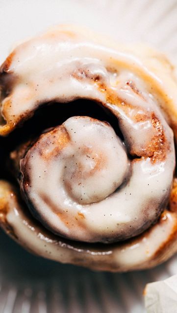 1.4M views · 105K likes | Jenna Barnard on Instagram: "So good you can’t even tell they’re gluten free!! These rolls are soft and plush, filled with gooey cinnamon sugar and topped with vanilla bean cream cheese icing 🤩 full recipe is up on my website!! #glutenfreerecipes #glutenfreebaking #glutenfreecinnamonrolls #cinnamonrolls" Jenna Barnard, Vanilla Bean Cream, Gluten Free Cinnamon, Cinnamon Roll Recipe, Smart Food, Apple Strudel, Cream Cheese Icing, Cinnamon Rolls Recipe, Roll Recipe