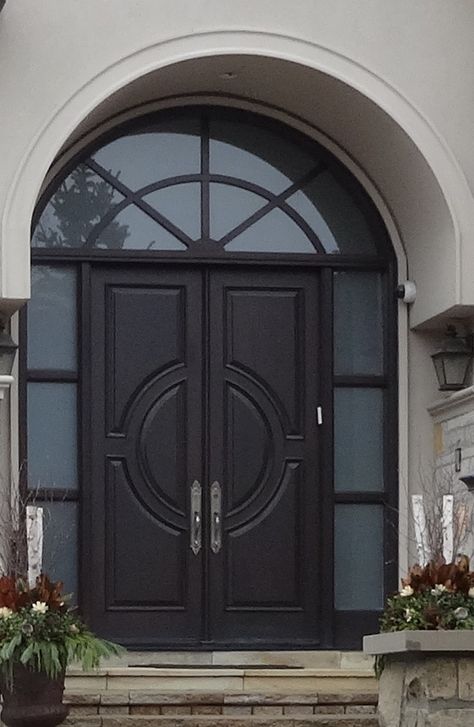 Big Door Design Entrance, Arched Doors Entrance, Classic Doors Entrance, Big Doors Entrance House, Big Front Doors, Flush Door Design, Double Doors Exterior, Modern Exterior Doors, Custom Front Doors