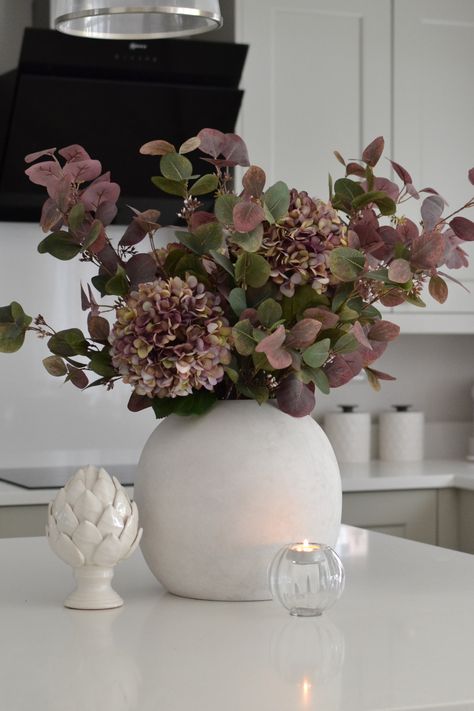 Flower Arrangement With Eucalyptus, Autumn Bouquet Vase, Large Round Vase Flower Arrangements, Flower Arrangement Hydrangeas, Eucalyptus Arrangement Vase, Round Vase Flower Arrangements, Dried Hydrangeas Centerpiece, Autumn Flower Arrangements, Rounded Vase