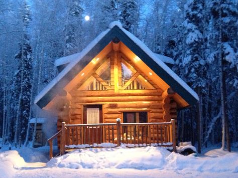 A wonderful log cabin in North Pole, AK North Pole Cabin, Cabins And Cottages Rustic, Cabin In Winter, Cabin Layout, Architecture References, Rustic Houses, Pole House, Family Cabin, Cabin Cottage