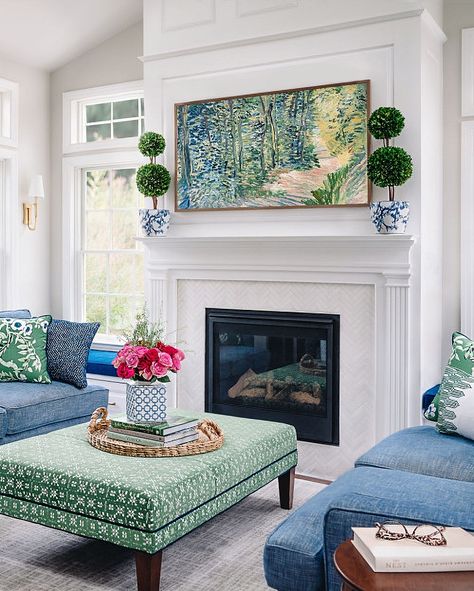 Green Family Room, Green Family Rooms, Room Oasis, Blue And Green Living Room, Family Room Addition, Green Living Room, Coastal Living Rooms, Living Room Green, Blue Living Room