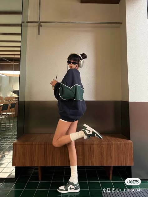 Zoo Outfit Ideas Summer, Zoo Outfit Ideas, Outfit Ideas Summer Casual, Zoo Outfit, Cup Hat, Ootd Poses, Kpop Life, Asian Short Hair, Selfie Ideas Instagram