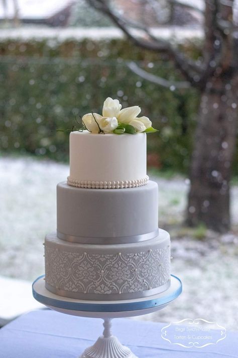 Winter Wedding Cake, pearl, Grey, silver Wedding Cake Pearl, Grey Wedding Cake, Wedding Cake Dusty Blue, Fat Cake, Gray Wedding Cake, Silver Wedding Cake, Winter Wedding Cake, Gray Weddings, 25th Birthday