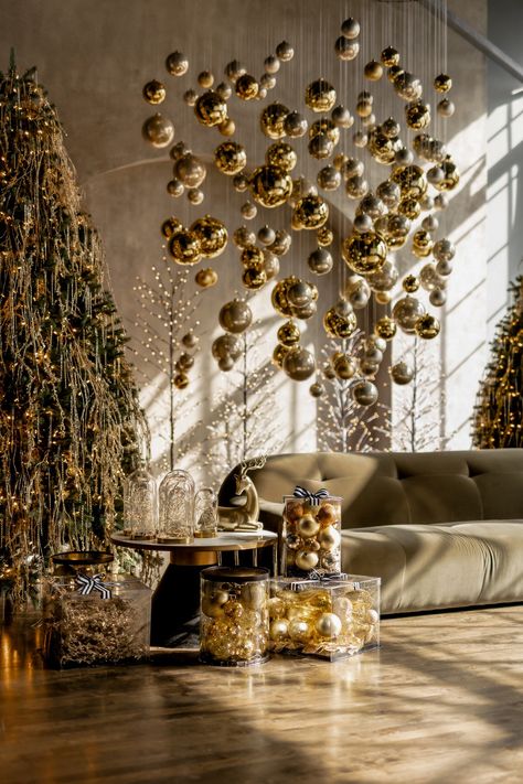 Floating Wish in the East Side — Winter 2022 - Mint Room Studios Luxurious Holidays, Mint Room, Decoration Vitrine, Christmas Interiors, Christmas Inspo, Christmas Photoshoot, Idul Fitri, Christmas Minis, Ultra Modern