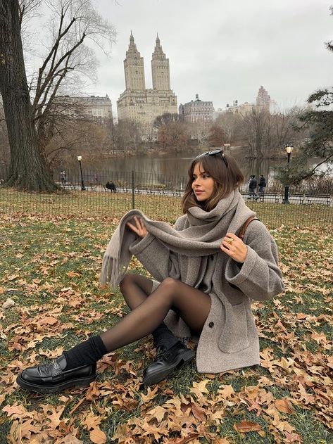 @jodielapetitefrenchie • Your fav fall outfits 🍂🖤 • Threads Serena Van Der Woodsen Outfit, 10 Winter Outfits, November Outfits, Milan Street Style, Stockholm Street Style, London Street Style, Wool Blend Jacket, Cute Fit, Brunette Girl