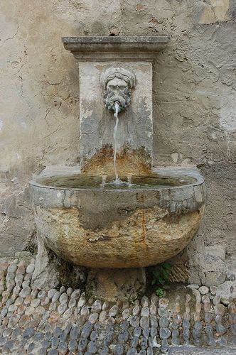 <3 Italy Holidays, Wall Fountain, Water Features In The Garden, Garden Fountain, Fountains Outdoor, Garden Fountains, Paving Stones, French Country House, Old Stone