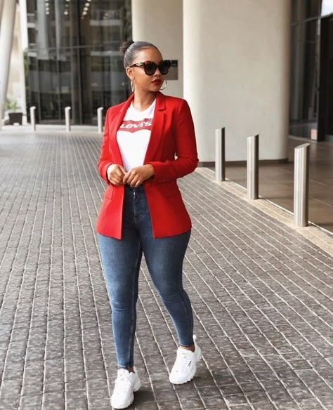 Instagram: Thestyle.moodboard Blazer Rouge Outfit, Blazer And Jeans, Monday Vibes, Looks Jeans, Formal Look, Classy Casual Outfits, Red Blazer, Classy Casual, Casual Chic Outfit