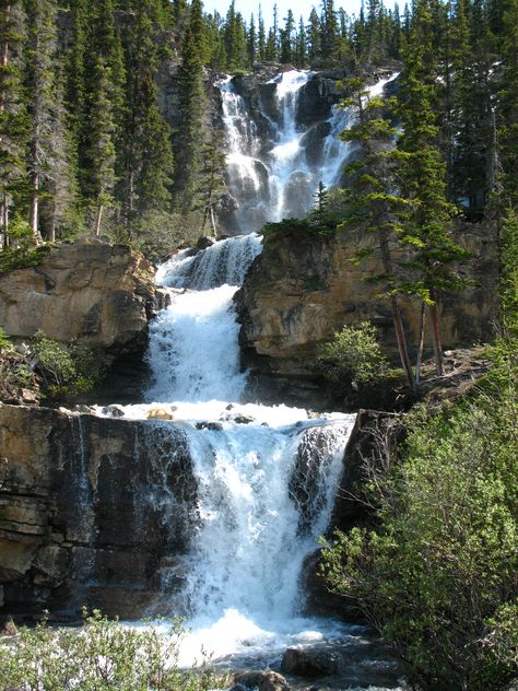 Canada Waterfalls, Waterfalls Live Wallpaper, Cascade Mountains Washington, Blue Lake North Cascades, Mountain Landscape Photography, Majestic Waterfall, Waterfall Pictures, Beautiful Scenery Pictures, Waterfall Photography