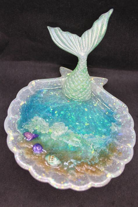 Resin Mermaid Tail, Mermaid Resin Art, Resin Mermaid, Epoxy Projects, Resin Jewelry Making, Resin Projects, Jewelry Resin, Sand Art, Jewelry Dish