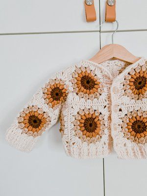 Crochet Stuffys, Crochet Dreams, Yarn Ideas, Crochet Baby Shoes Pattern, Crochet Baby Cardigan, Kids Crochet, Crochet Design Pattern, Crochet Clothing, Crochet Baby Clothes