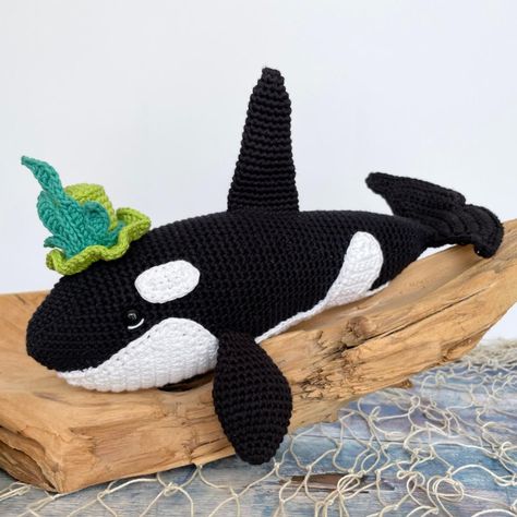 Crochet Orca Pattern: Free Pattern   Video Tutorial Crochet Orca, Whale Crochet Pattern, Whale Video, Whale Crochet, Sustainable Toys, Orca Whale, Orca Whales, Killer Whale, Sea Animal