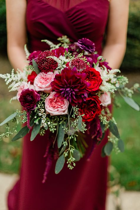 Pink Green Bouquet Wedding, Prom Flowers Bouquet Red Dress, Red Dress Bouquet, Burgundy Bridesmaid Bouquet, Bridesmaid Bouquet Burgundy, Green Bridesmaid Bouquet, Bridesmaid Dress Winter, Fantastical Wedding, Berry Bridesmaid Dresses