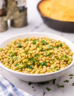 Acre Peas Recipe, White Acre Peas Recipe, Fresh Field Peas Recipe, White Acre Peas Southern Style, Fresh Crowder Peas Recipe, Butter Peas Southern, Zipper Peas, White Acre Peas, Field Peas