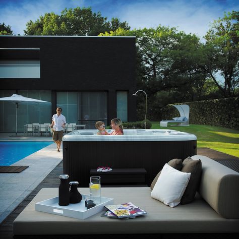 Black hot tub Tub Inspiration, Patio Bed, Black Houses, Spring Spa, Pool Tables, Dry Bar, Rooftop Deck, Bodo, Clear Blue Sky