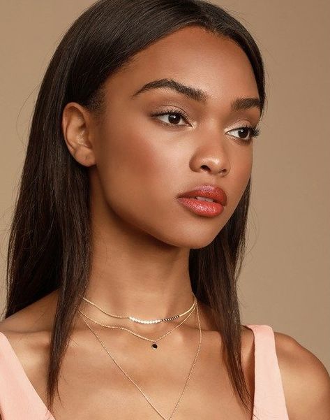 Hooded Lids, Layered Gold Necklace, Everyday Eye Makeup, Brown Hair Shades, Gold Drop Necklace, Prom Inspo, Make Your Outfit, Bible Promises, Celebrity Style Red Carpet