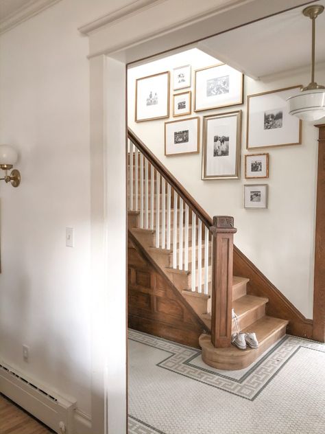 1920s Entryway, Small Entryway Stairs, Modern Vintage Staircase, Entry Stairs Ideas, Under Stair Decor, Stairs In Entry, Small Entryway With Stairs, Stairs In Entryway, Painted Stair Banister Ideas