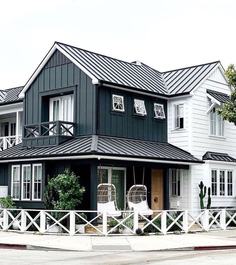 Exteriors Of Instagram on Instagram: “OMG! These porch swings 😍😍 By @heirloomdecor 📷: @greigedesign Via @audreycrispinteriors #frontporchdecor #porchswing #curbappeal…” Black Metal Roof, White Porch, White Exterior Houses, Brick Steps, Porch Roof, Hill Interiors, Casa Exterior, White Windows, Modern Farmhouse Exterior