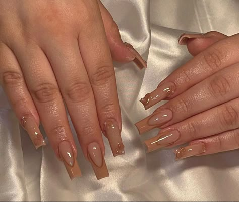 Brown Outline French Tip Nails, Light Brown Tips Nails, Earthy French Tip Nails, Mocha French Tip Nails, Brown Arclyc Nails, Brown French Tip Toes, Light Brown French Tip, Light Brown French Tip Nails, Tan French Tip Nails