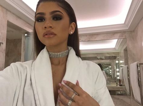 ☼ ☾pinterest | Itsmypics Zendaya Halloween, Zendaya Selfie, Zendaya Style, Different Skin Tones, Zendaya Coleman, Love Makeup, Girls Makeup, Maquillaje De Ojos, Halloween Makeup