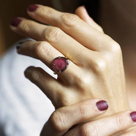 Freeform watermelon tourmaline ring #watermelon #tourmaline #watermelontourmaline #gold #goldsmith #loveofmylife #loveofjewelry #freeform #alternativebride #statementring #promisering #bigring #capucinne #etsy #octoberbirthstone #green #pink # Gold Ring Simple, Watermelon Tourmaline Ring, Alternative Bride, Pink Tourmaline Ring, Large Stone, Big Rings, Ring Simple, Tourmaline Ring, Watermelon Tourmaline