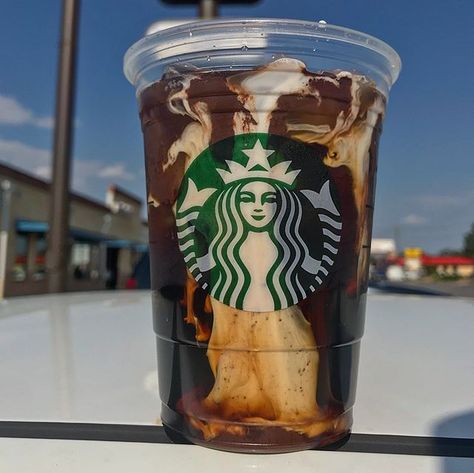 Caramel Cocoa Cold Brew🍫 Macro Barista, Caribou Drinks, Sugar Free Starbucks Drinks, Starbucks Sweet Cream, Starbucks Specialty Drinks, Flavored Coffee Recipes, Low Carb Starbucks Drinks, Low Carb Starbucks, Coffee Orders