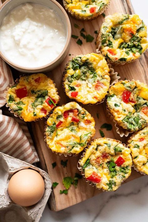 Cottage Cheese Egg Muffins - iFoodReal.com Cottage Cheese Egg Muffins, Cottage Cheese Muffins, Egg Muffins Breakfast Healthy, Cottage Cheese Eggs, Egg Bites Recipe, Egg Muffins Breakfast, Healthy Living Recipes, Cottage Cheese Recipes, Egg Muffins