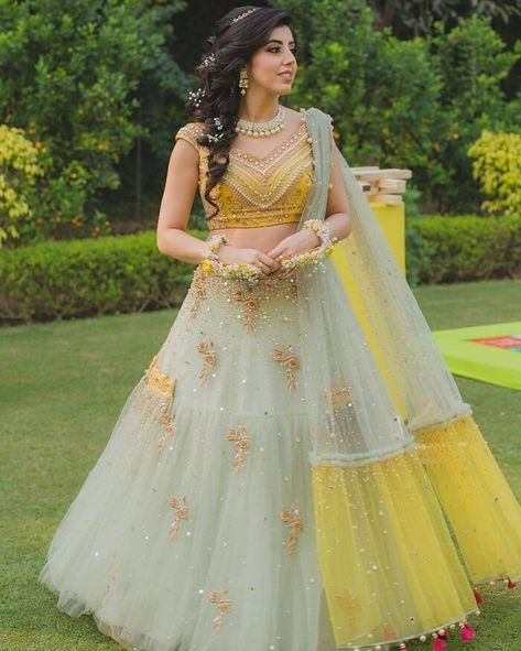 Pastel Lehenga Bridesmaid, Pastel Color Lehenga, Mehendi Dresses, Engagement Lehenga, Mehndi Outfit, Mehndi Outfits, Bridesmaid Photoshoot, Designer Bridal Lehenga Choli, Mehndi Ceremony