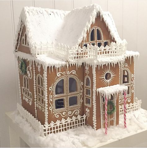 gingerbread mansion- love the candy cane columns. Coloring- this could be any castle turned into gingerbread Gingerbread House With Porch, Gingerbread House Contest Winners, Faux Gingerbread House Diy, Faux Gingerbread House, Gingerbread Mansion, Julkransar Diy, Easy Gingerbread House, Gingerbread House Ideas, Homemade Gingerbread House