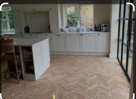 Red Brick Kitchen, Red Tile Floor, Terracotta Tile Floor, Pale Terracotta, Terracotta Flooring, Parquet Tiles, Terracotta Floor Tiles, Brick Living Room, Parquet Design