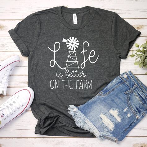 Cricut Tshirt, Farm Tshirt, Cricut Shirts, Farm Clothes, Shirt Sayings, T Shirt World, Vinyl Shirts, Country Shirts, Girl Shirt