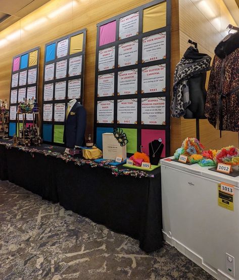 Silent Auction Display Ideas, Auction Display Ideas, Silent Auction Display, Certificate Display, Live Auction Items, School Auction, Auction Fundraiser, Auction Ideas, Fundraiser Ideas