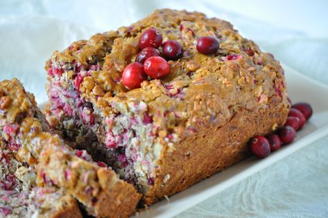 This delicious and nutritional Cranberry Nut Oatmeal Bread from Holly Clegg’s trim&TERRIFIC® Eating Well to Fight Arthritis cookbook is the perfect dish to… Cranberry Oatmeal, Oat Bread, Healthy Christmas Recipes, Oatmeal Bread, Cranberry Apple, Healthy Holiday Recipes, Cranberry Bread, Apple Bread, Healthy Christmas