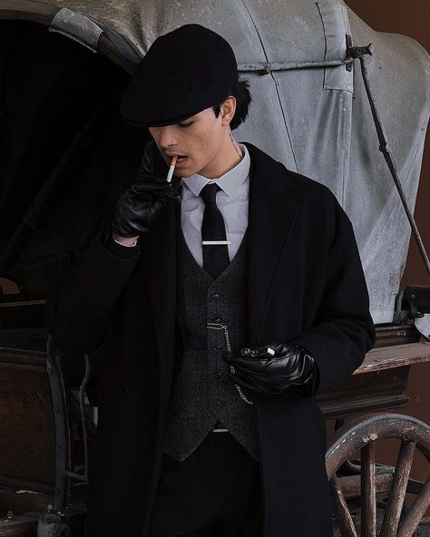 1800s Fashion Male, Christian Daloi, Detective Outfit, Noir Detective, Black Outfit Men, Cute Guy Pics, 1920 Fashion, 1800s Fashion, Baby Jeans