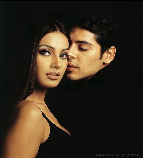 Dino Morea, 90s Couples, Facebook Background, Bollywood Retro, Bipasha Basu, Bollywood Posters, 90s Bollywood, Vintage Bollywood, Pre Wedding Photoshoot