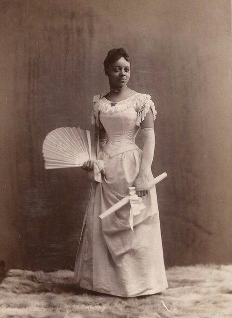 Beautiful & Adorable Sista Graduate 1800s or 1900s Foto Transfer, Vintage Black Glamour, The Graduate, Victorian Women, African American Women, White Photo, Vintage Glamour, Black Culture, Historical Fashion