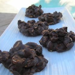 Reindeer Poop Moose Poop Recipe, Slow Cooker Christmas, Chocolate Peanut Clusters, White Chocolate Covered Pretzels, Reindeer Poop, Peanut Clusters, Crockpot Candy, Gluten Free Candy, Chocolate Covered Peanuts