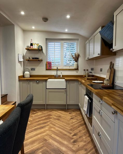 ✨Kitchen Haven with Herringbone Regency Oak Laminate Flooring 👩‍🍳✨Order your free samples today! 🔎Herringbone Regency Oak Laminate Flooring 📸@_29taracottage #directwoodflooring #flooringideas #kitcheninspo #kitchendesign #laminateflooring #herringbonefloor #parquetflooring #kitchenflooring #woodfloor #flooring Direct Wood Flooring, Oak Laminate Flooring, Laminate Colours, Oak Laminate, Herringbone Floor, Wood Shades, Parquet Flooring, Wood Flooring, Laminate Flooring