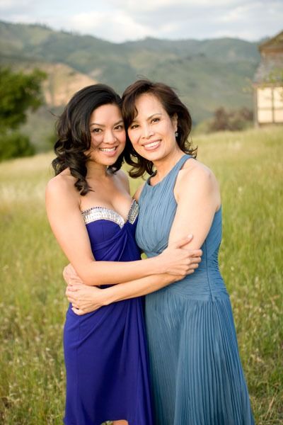 Mother + Daughter Portrait - Photo by Steve Steinhardt Mom And Daughter Prom Pics, Prom Pictures With Mom, Prom Pictures With Parents, Mother Daughter Prom Pictures, Prom Photos With Parents, Mom And Daughter Graduation Pictures, Mother Daughter Graduation Pictures, Couples Prom Pictures, Mother Daughter Poses