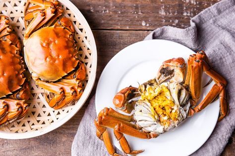 How to Cook, Clean, and Eat a Crab the Right Way, According to Experts Emeril Recipes, Warm Weather Recipes, Food Tutorials, How To Cook Liver, Crab Dishes, Clam Bake, Blueberry Cobbler, Deviled Eggs Recipe, Crab Legs